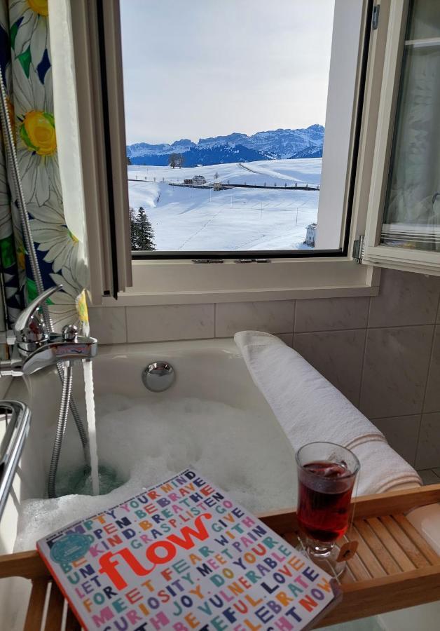 Gastehaus Rossli Bed & Breakfast