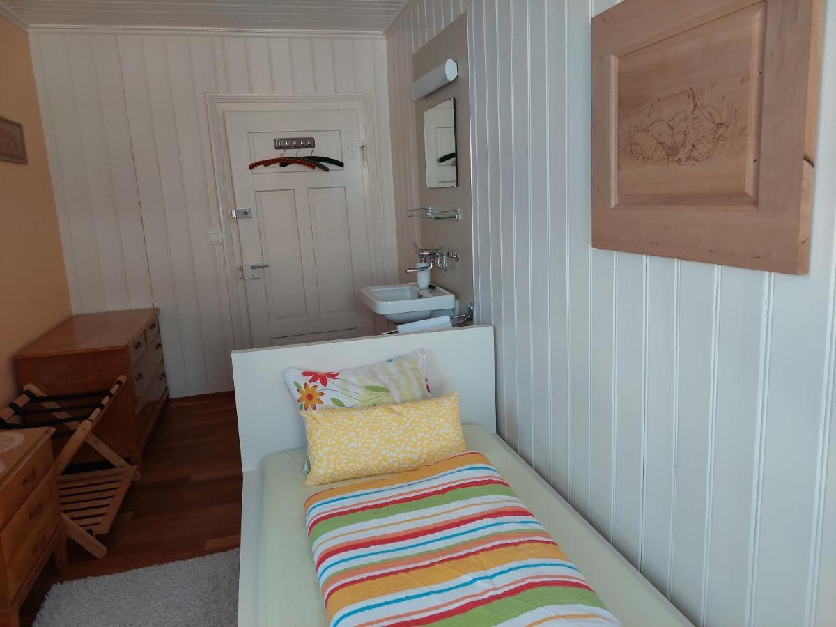 Gastehaus Rossli Bed & Breakfast 3*